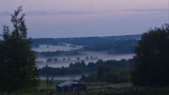 Поплыли туманы над рекой...