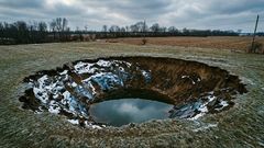 Карстовый провал
