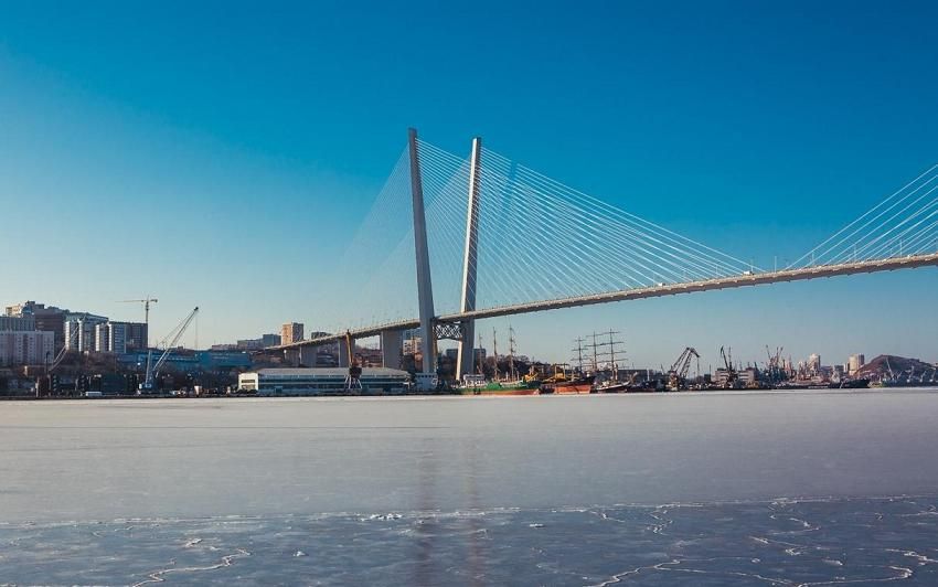 Во Владивостоке замёрзла бухта Золотой Рог